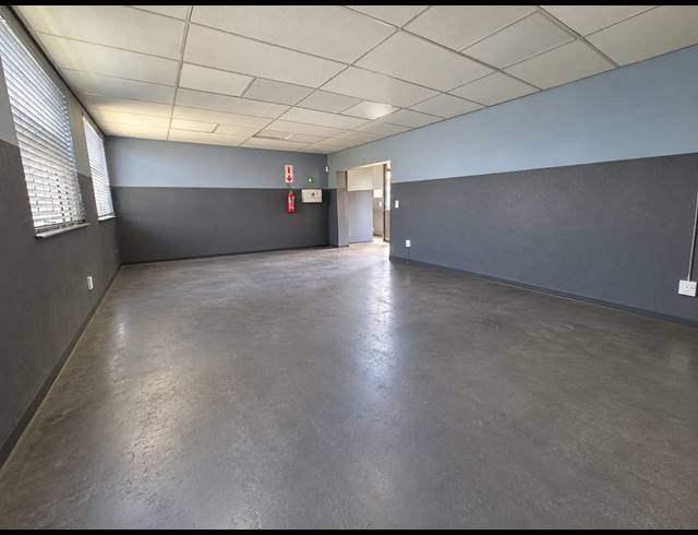 560M² WAREHOUSE TO LET IN FOUNDERS VIEW